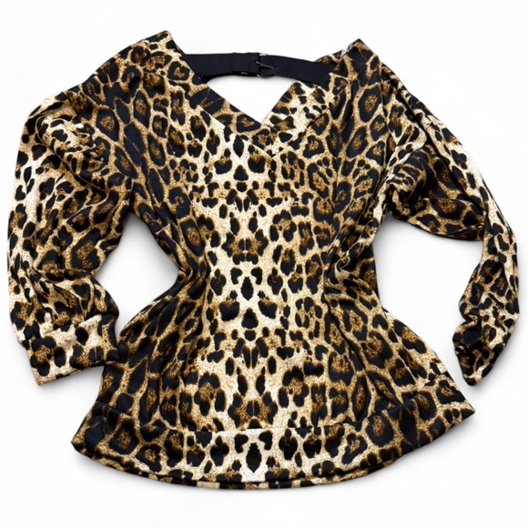 Leopard V Neck Buckle Top - Picture 5 of 16